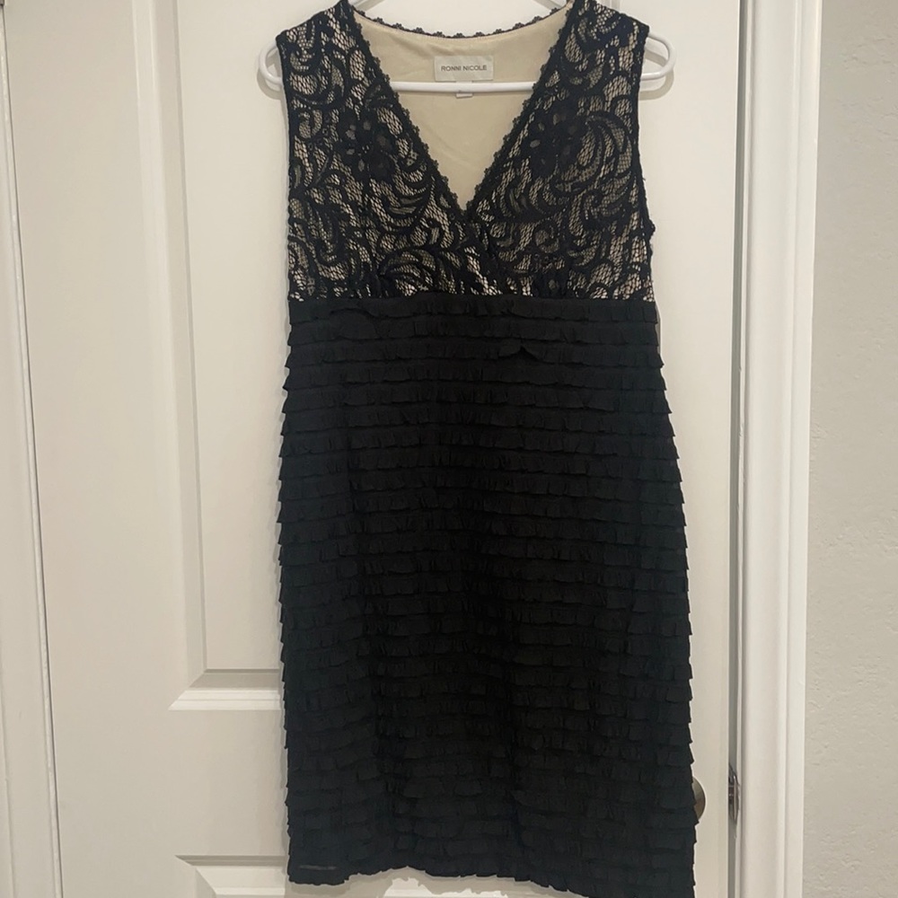 NWT Ronni Nicole beautiful dress. Size 6